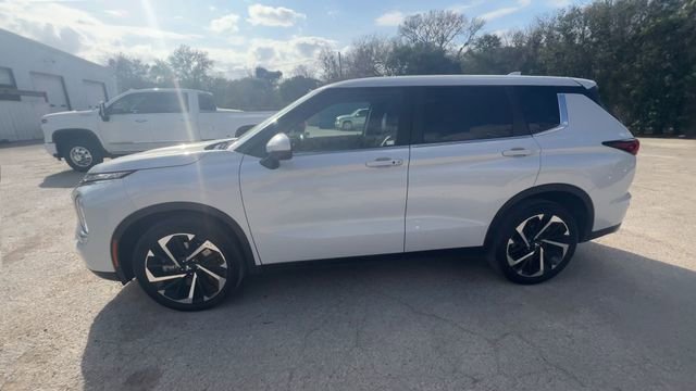 Used 2024 Mitsubishi Outlander SE image 5