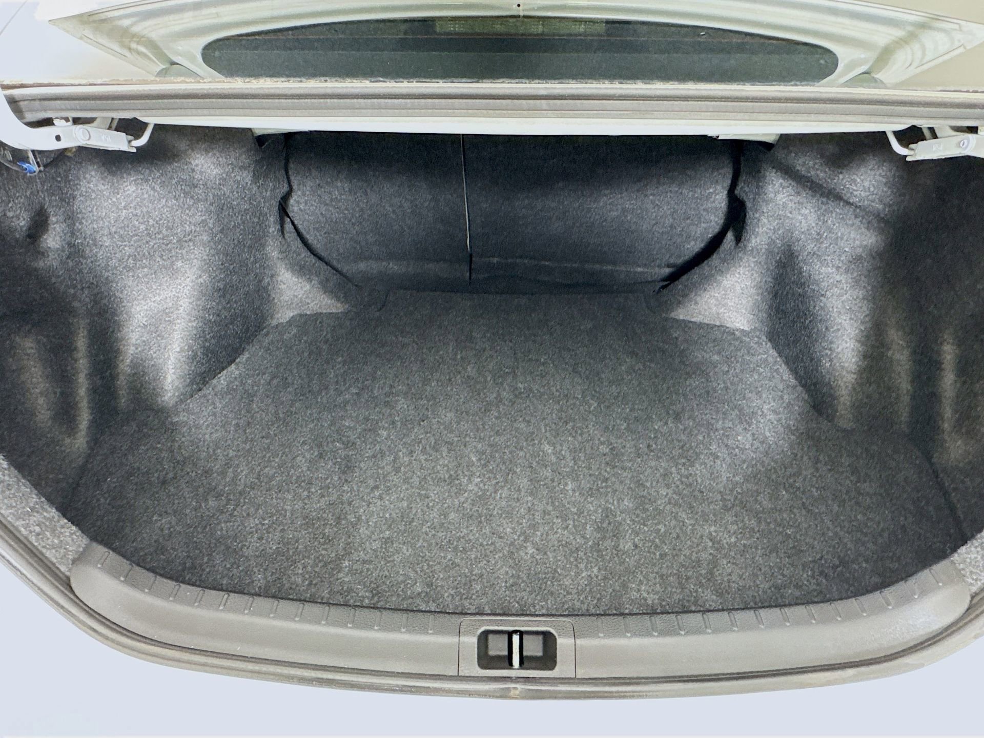 Used 2015 Toyota Corolla LE FWD image 24