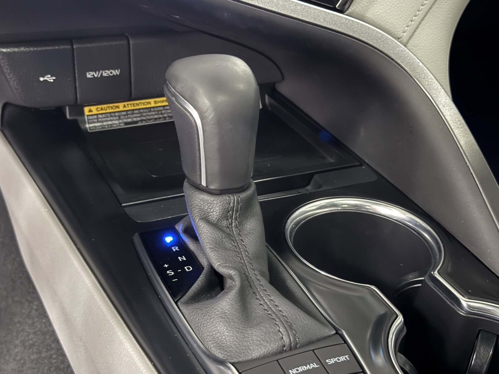 Used 2020 Toyota Camry XLE image 29