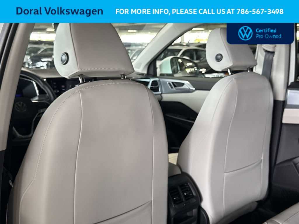 Used 2025 Volkswagen Taos SE FWD image 23