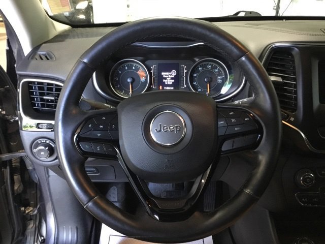 Used 2019 Jeep Cherokee Latitude Plus AWD/4WD image 24