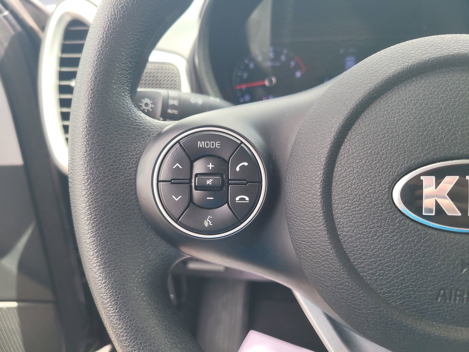 Used 2020 Kia Soul LX FWD image 13