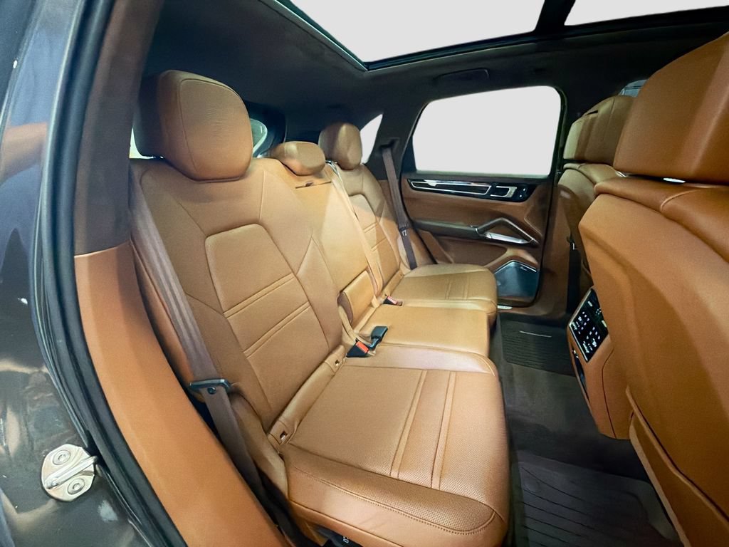 Certified 2023 Porsche Cayenne Turbo AWD/4WD image 29