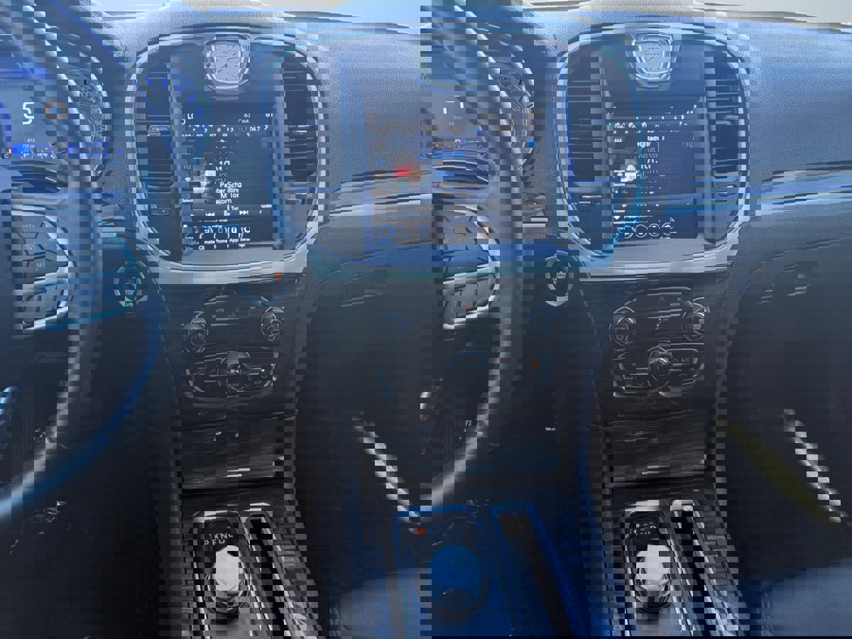 Used 2021 Chrysler 300 Touring w/ Driver Convenience Group image 11