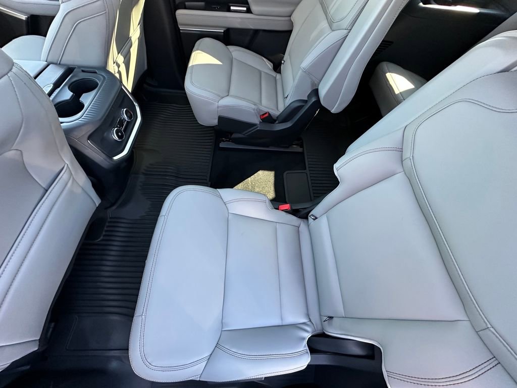 New 2025 Ford Expedition Active image 20