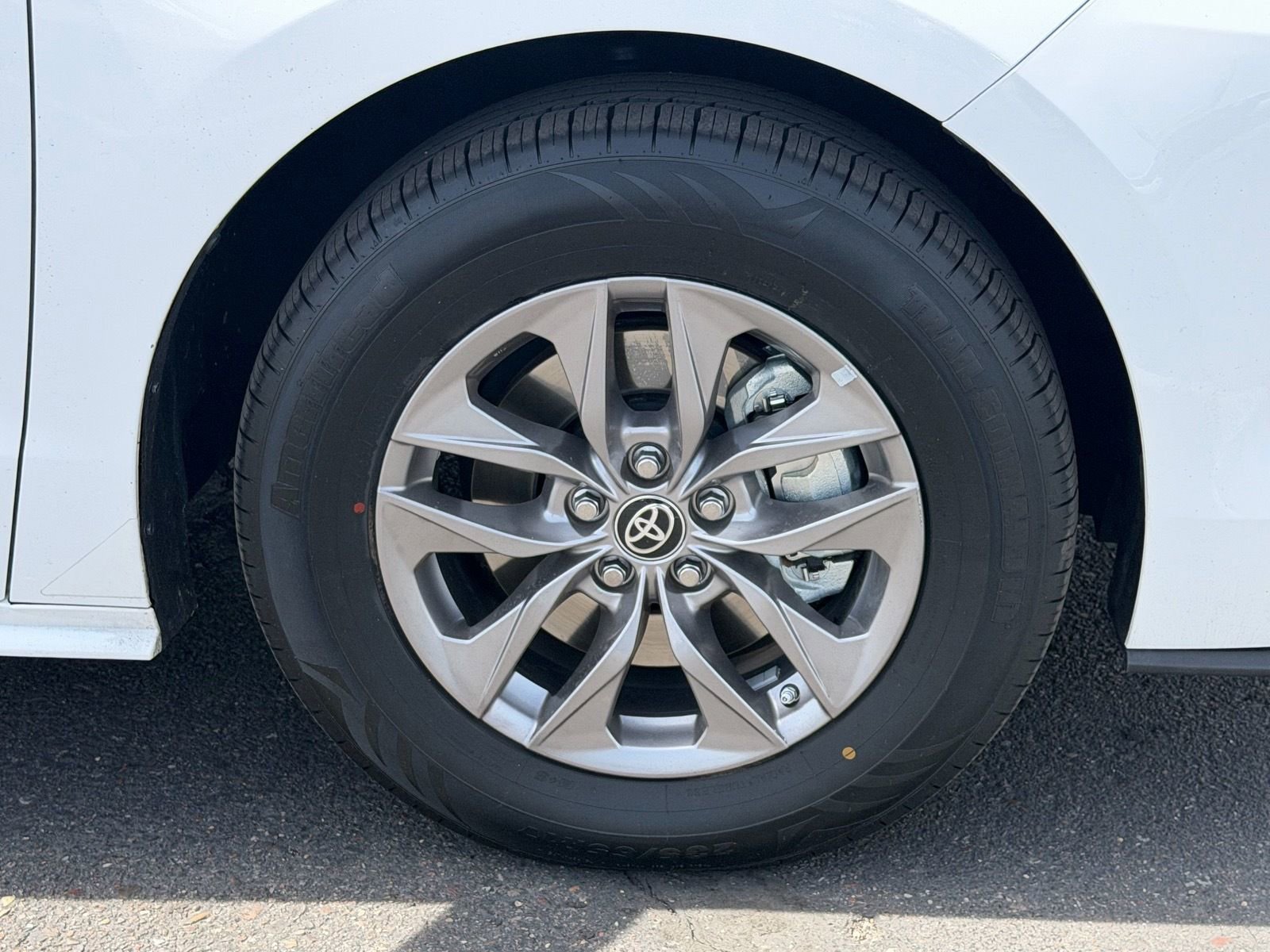 Used 2023 Toyota Sienna LE image 11