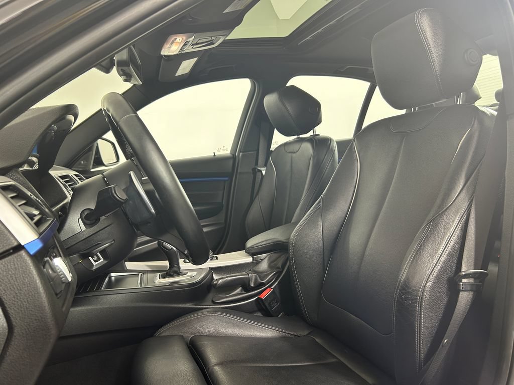 Used 2018 BMW 340i xDrive Sedan w/ Premium Package AWD/4WD image 5