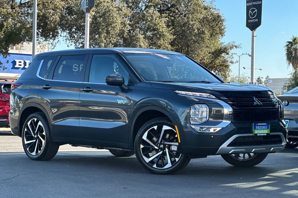 New 2025 Mitsubishi Outlander SE image 3
