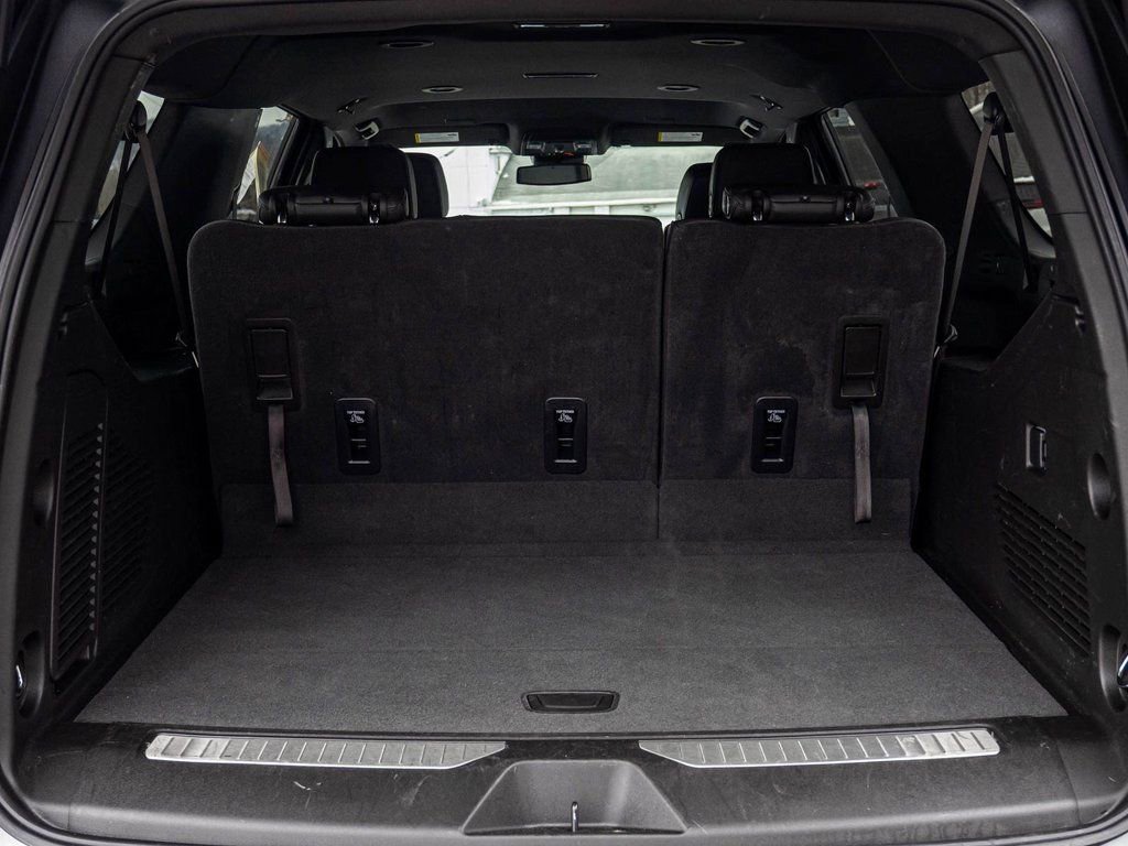 Used 2025 Chevrolet Suburban Z71 image 35