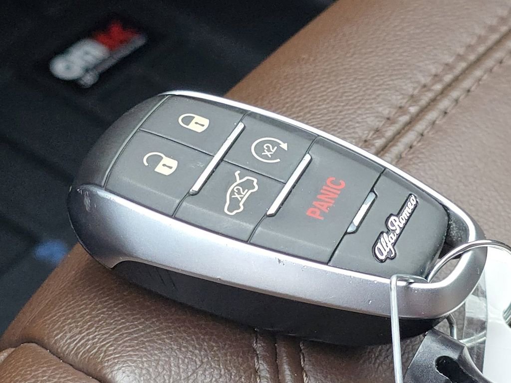 Used 2020 Alfa Romeo Stelvio w/ Nero Edizione image 32