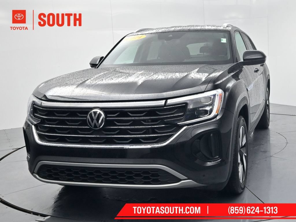 Used 2024 Volkswagen Atlas Cross Sport SE FWD image 3
