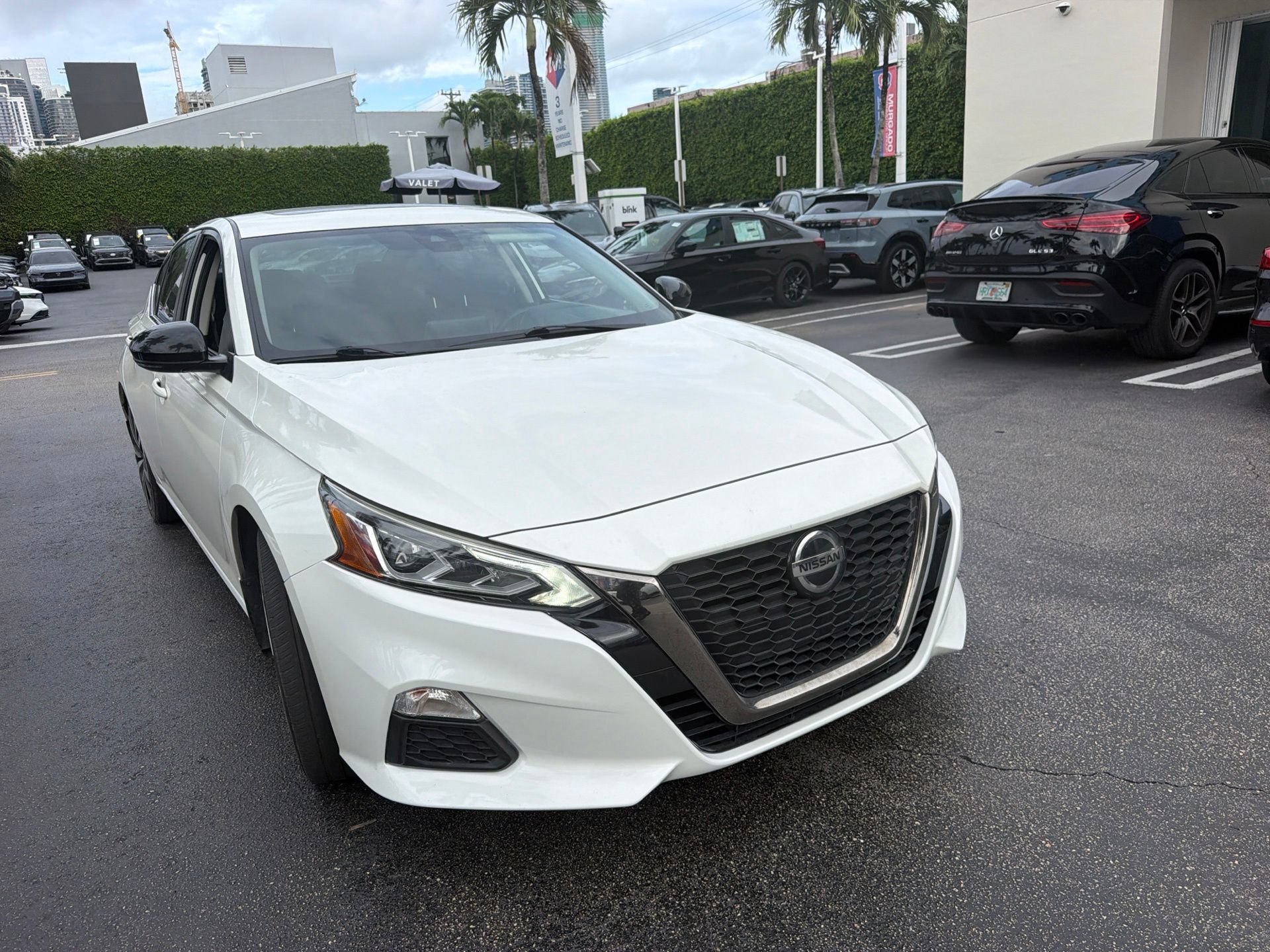 Used 2021 Nissan Altima 2.5 SR w/ SR Premium Package FWD video 3