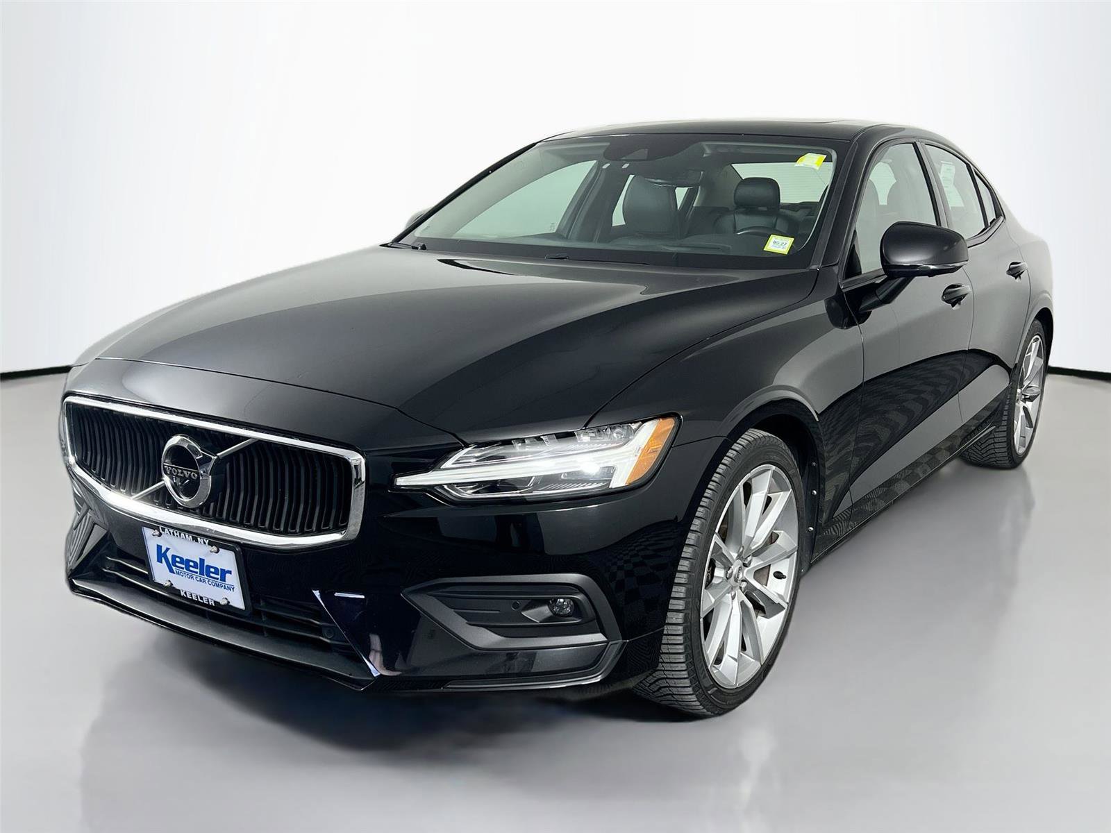 Used 2021 Volvo S60 T6 Momentum w/ Advanced Package AWD/4WD image 2