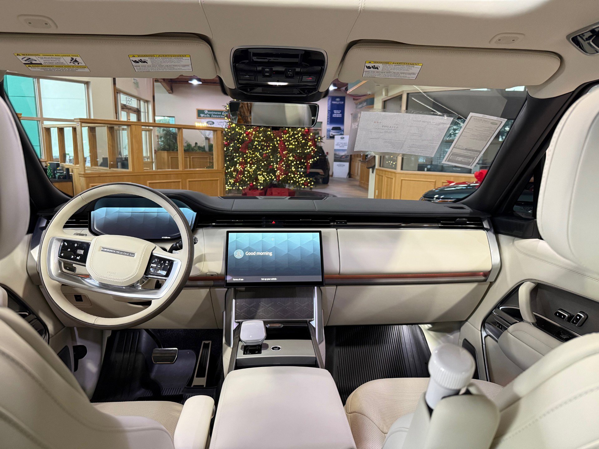 Used 2025 Land Rover Range Rover SV image 4