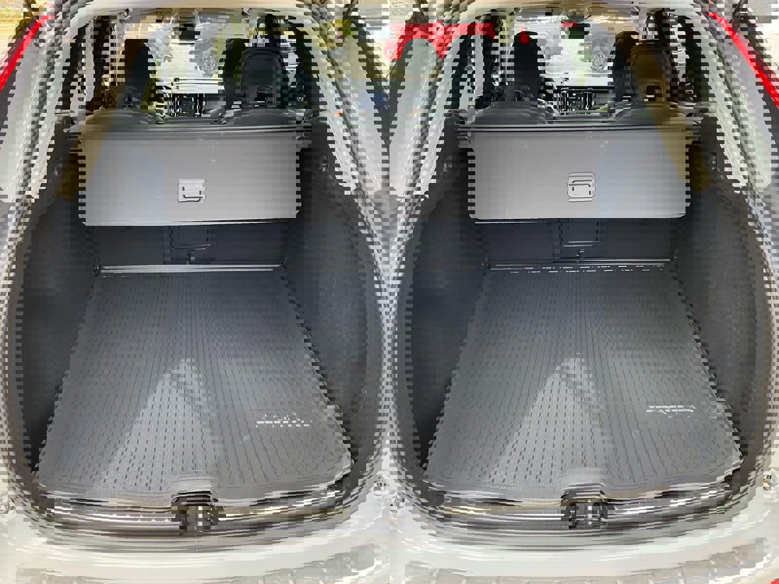 Used 2024 Volvo XC60 B5 Plus w/ Protection Package Premier image 24