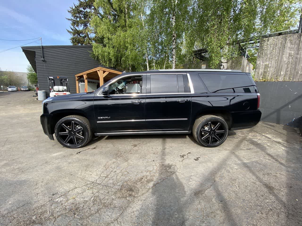 Used 2019 GMC Yukon XL Denali w/ Denali Ultimate Package AWD/4WD image 3