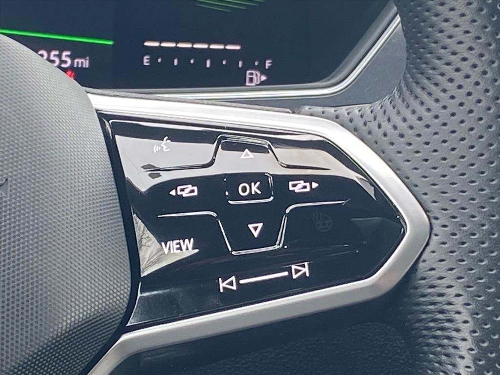 Certified 2022 Volkswagen Tiguan SE R-Line image 8