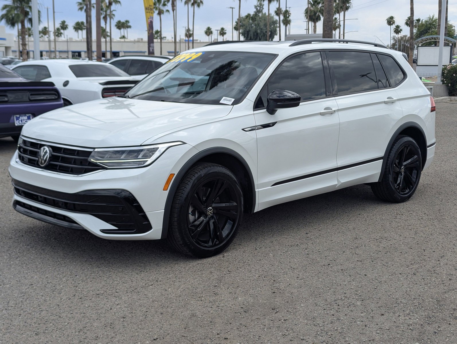 Used 2023 Volkswagen Tiguan SE R-Line FWD image 5