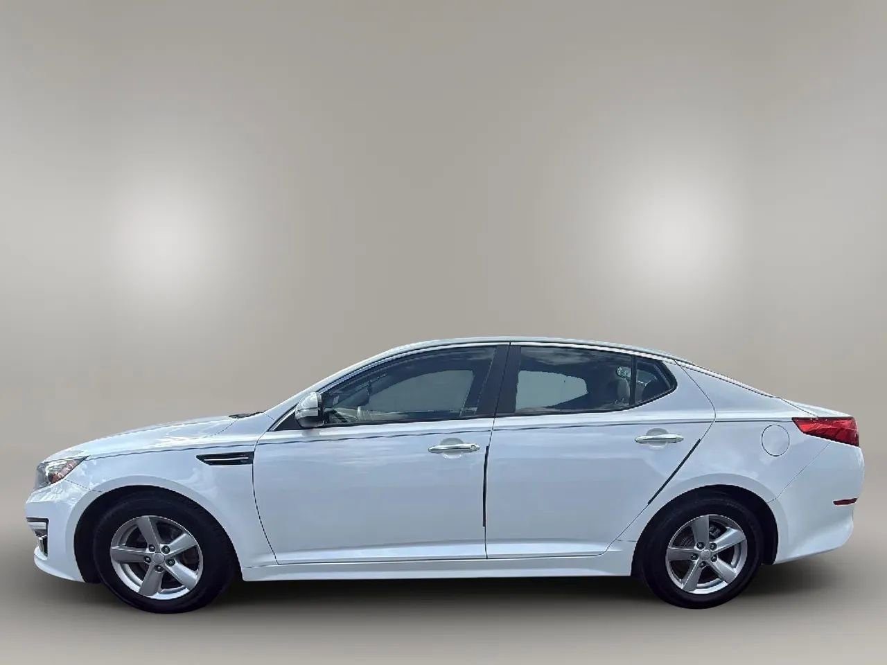 Used 2015 Kia Optima LX image 2