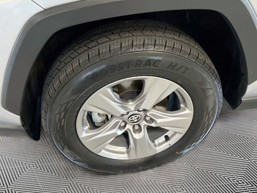 Used 2024 Toyota RAV4 LE AWD/4WD image 28