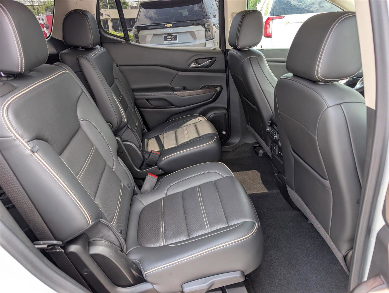 Used 2022 GMC Acadia Denali w/ Denali Ultimate Package AWD/4WD image 12