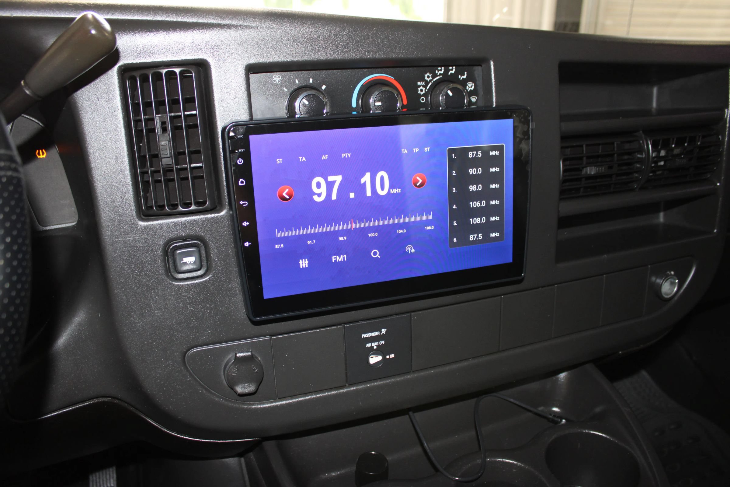 Used 2008 GMC Savana 2500 Extended RWD image 16