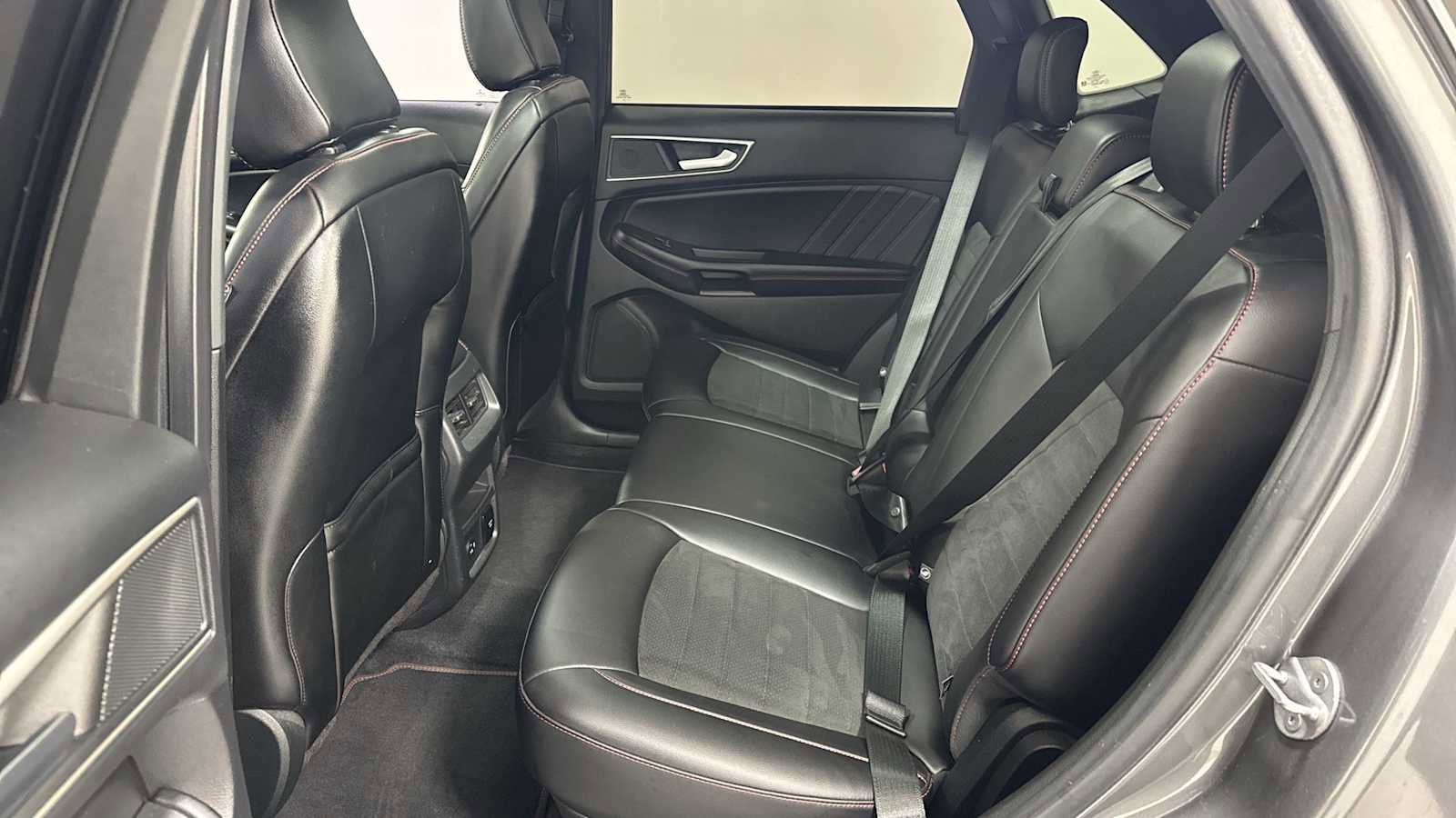 Used 2022 Ford Edge ST-Line image 24