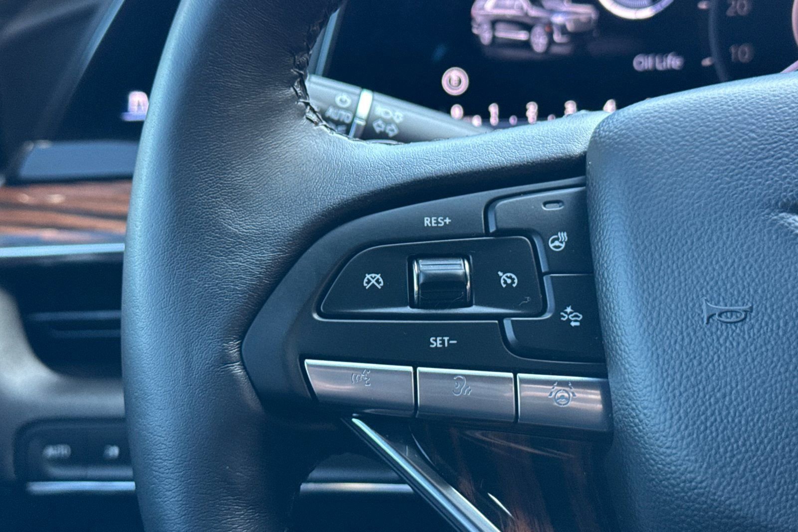 Used 2023 Cadillac Escalade Premium Luxury image 33