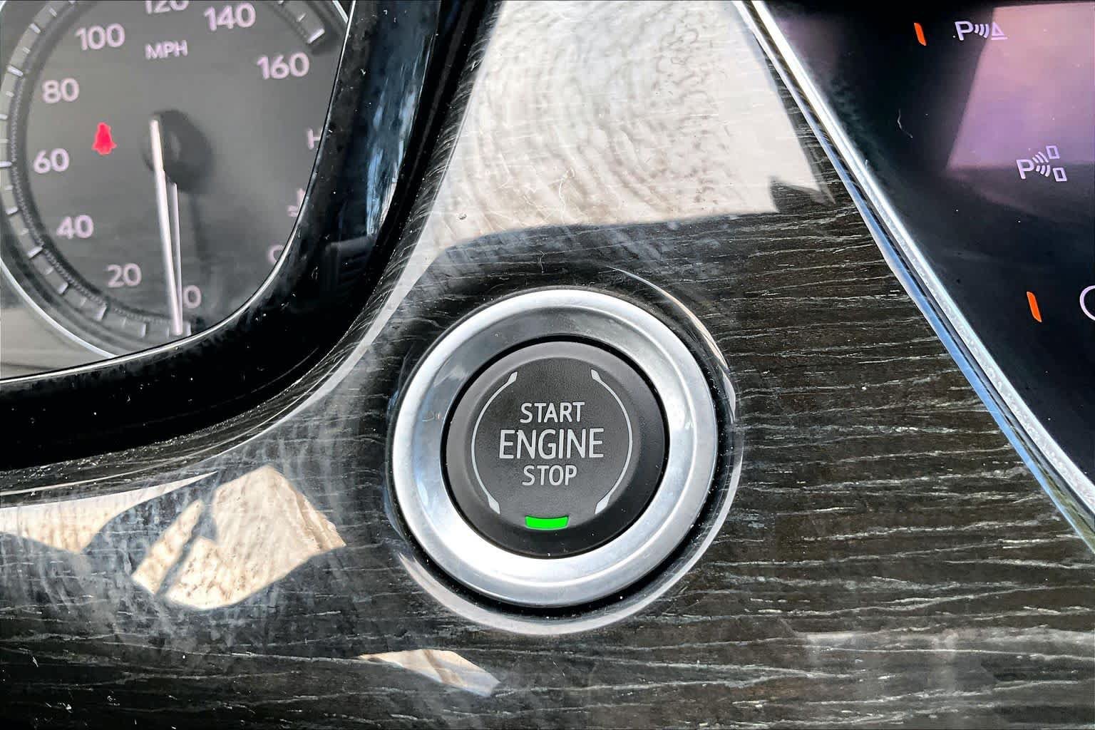 Used 2020 Cadillac XT6 Premium Luxury FWD image 33