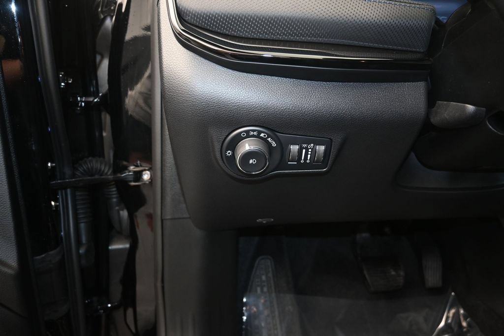New 2026 Jeep Compass Latitude AWD/4WD image 12