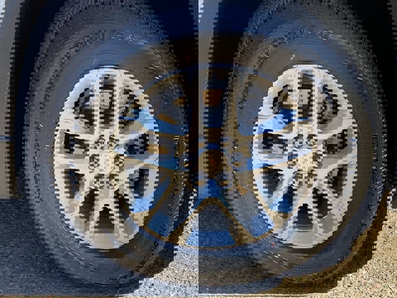 Used 2021 Chevrolet Traverse LS image 9