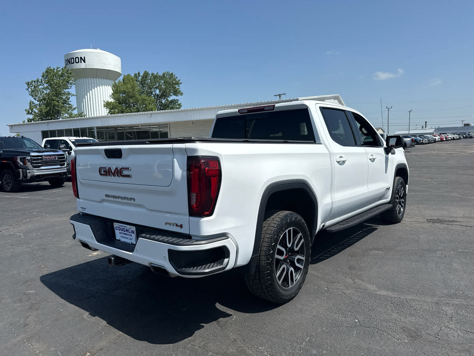 Certified 2022 GMC Sierra 1500 AT4 w/ AT4 Premium Package AWD/4WD image 5