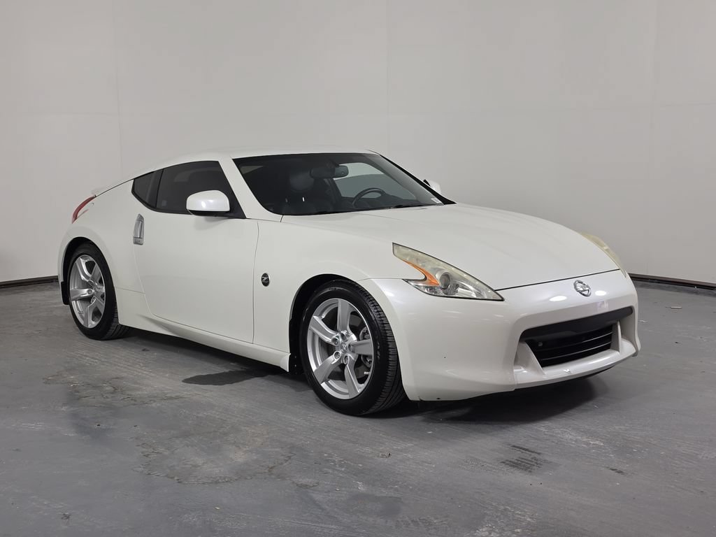 Used 2011 Nissan 370Z Touring RWD image 3
