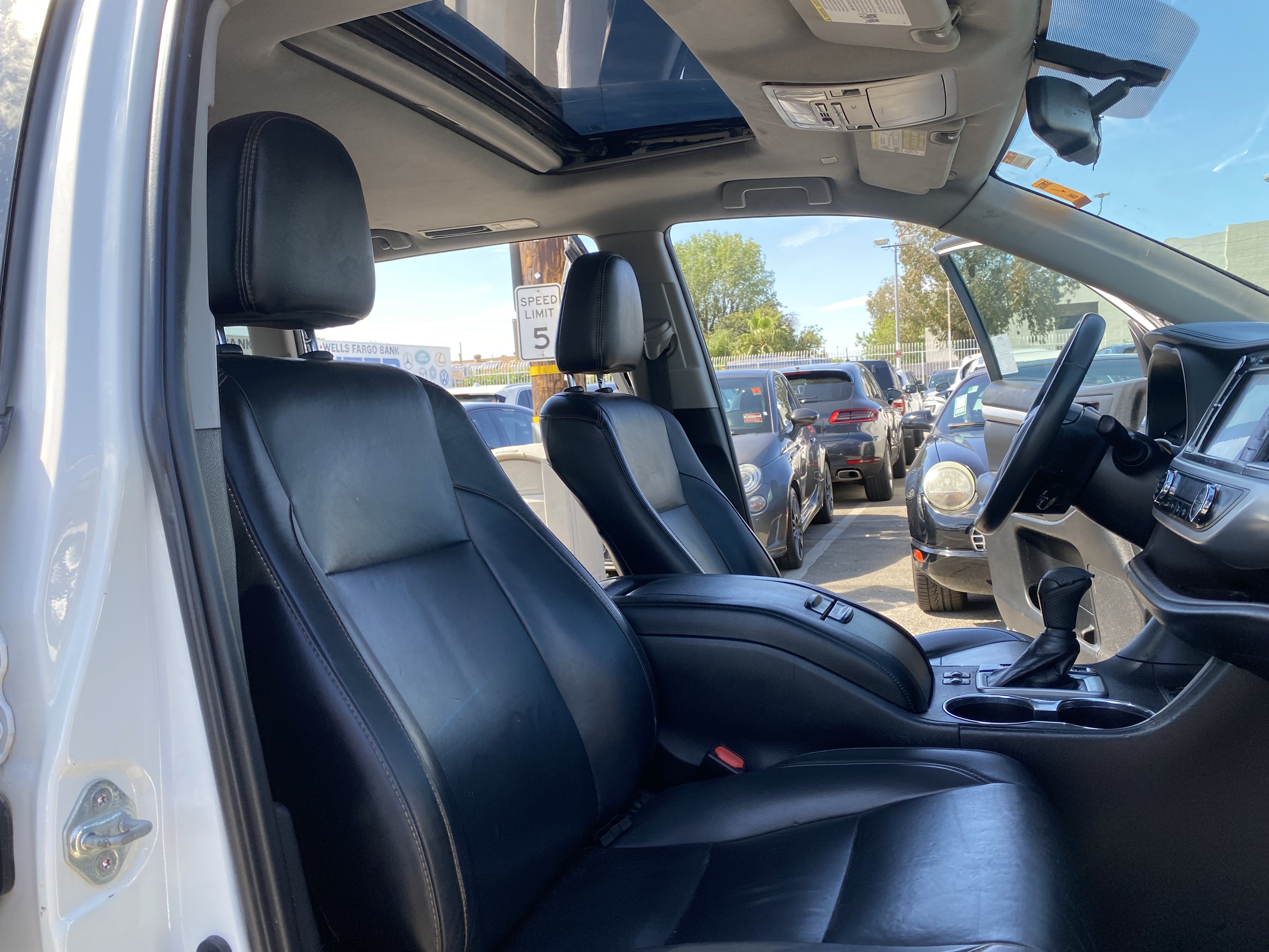 Used 2019 Toyota Highlander XLE FWD image 28