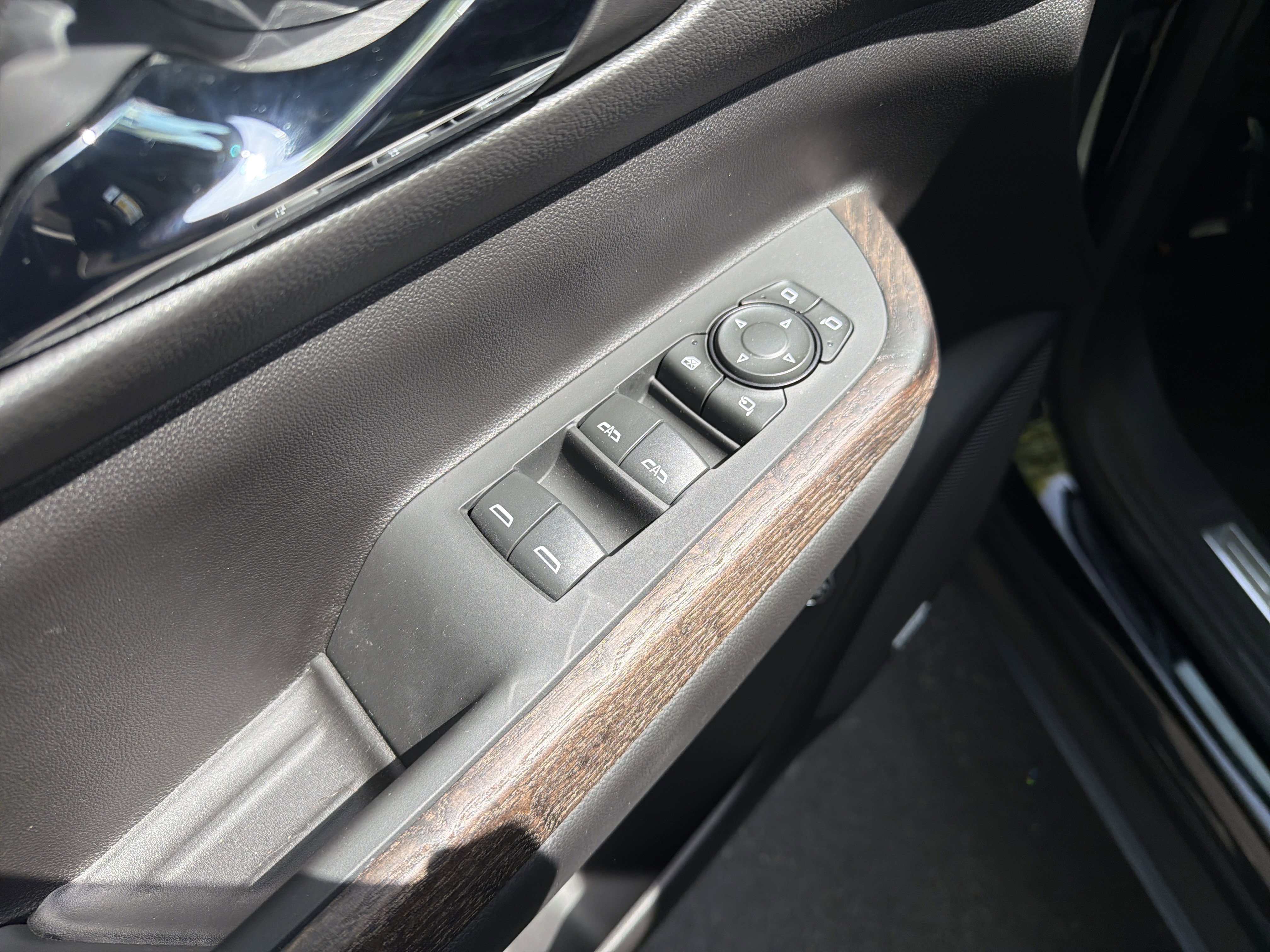 Used 2023 GMC Acadia Denali w/ Black Diamond Edition image 15