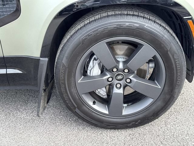 Used 2025 Land Rover Defender 130 X-Dynamic SE AWD/4WD image 9