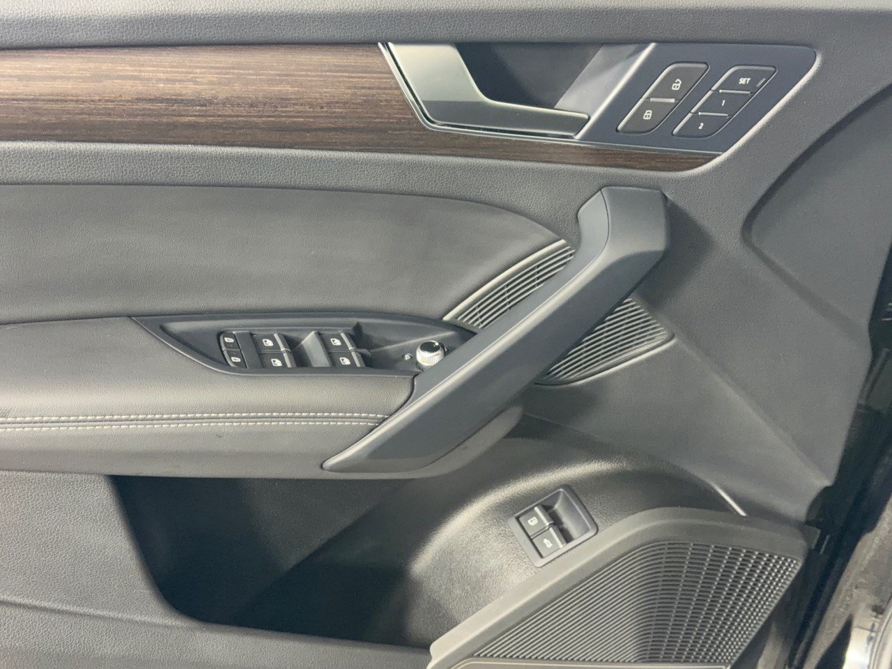 Certified 2024 Audi Q5 e Premium Plus w/ Premium Plus Package AWD/4WD image 15