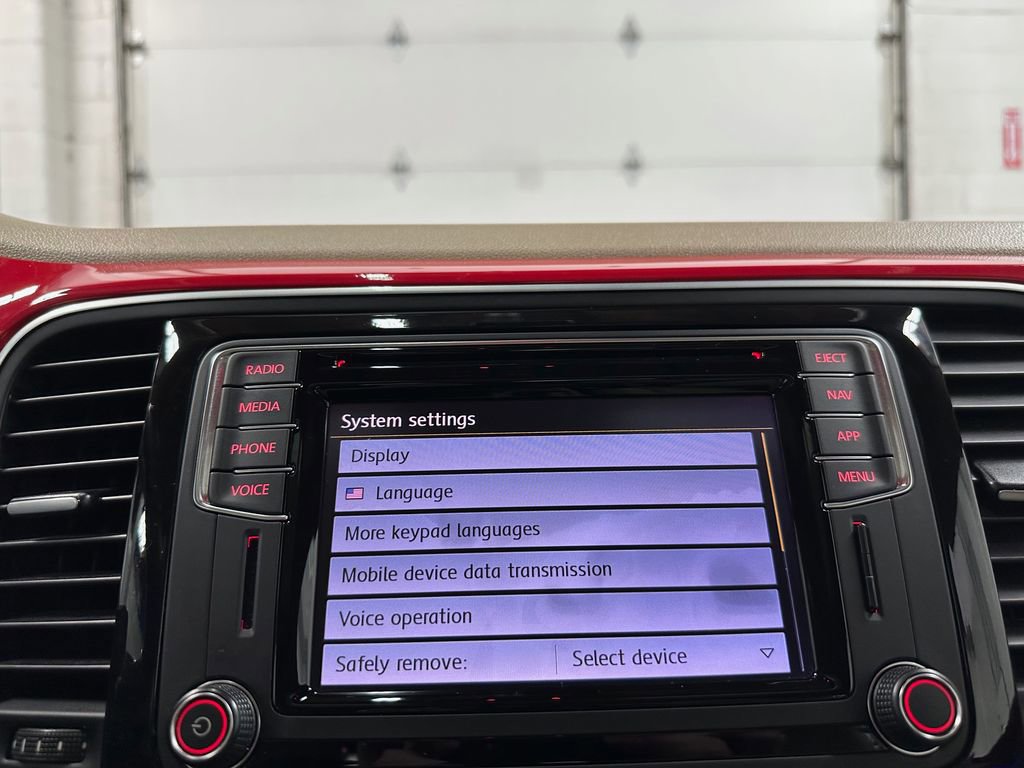 Used 2019 Volkswagen Beetle 2.0T SE FWD image 32