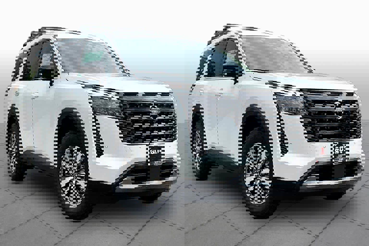 New 2026 Nissan Pathfinder SL image 2