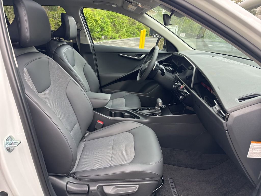 Used 2025 Kia Niro EX Touring FWD image 9