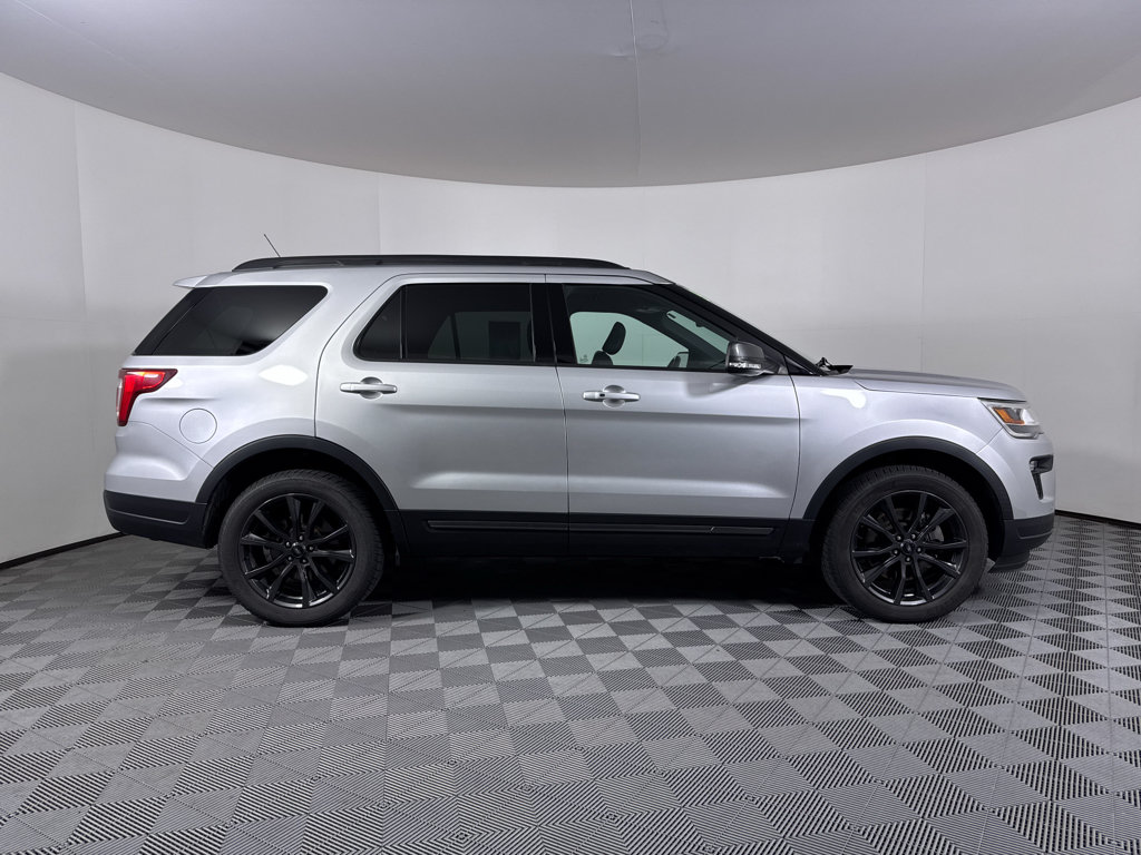 Used 2019 Ford Explorer XLT w/ Equipment Group 202A AWD/4WD image 13