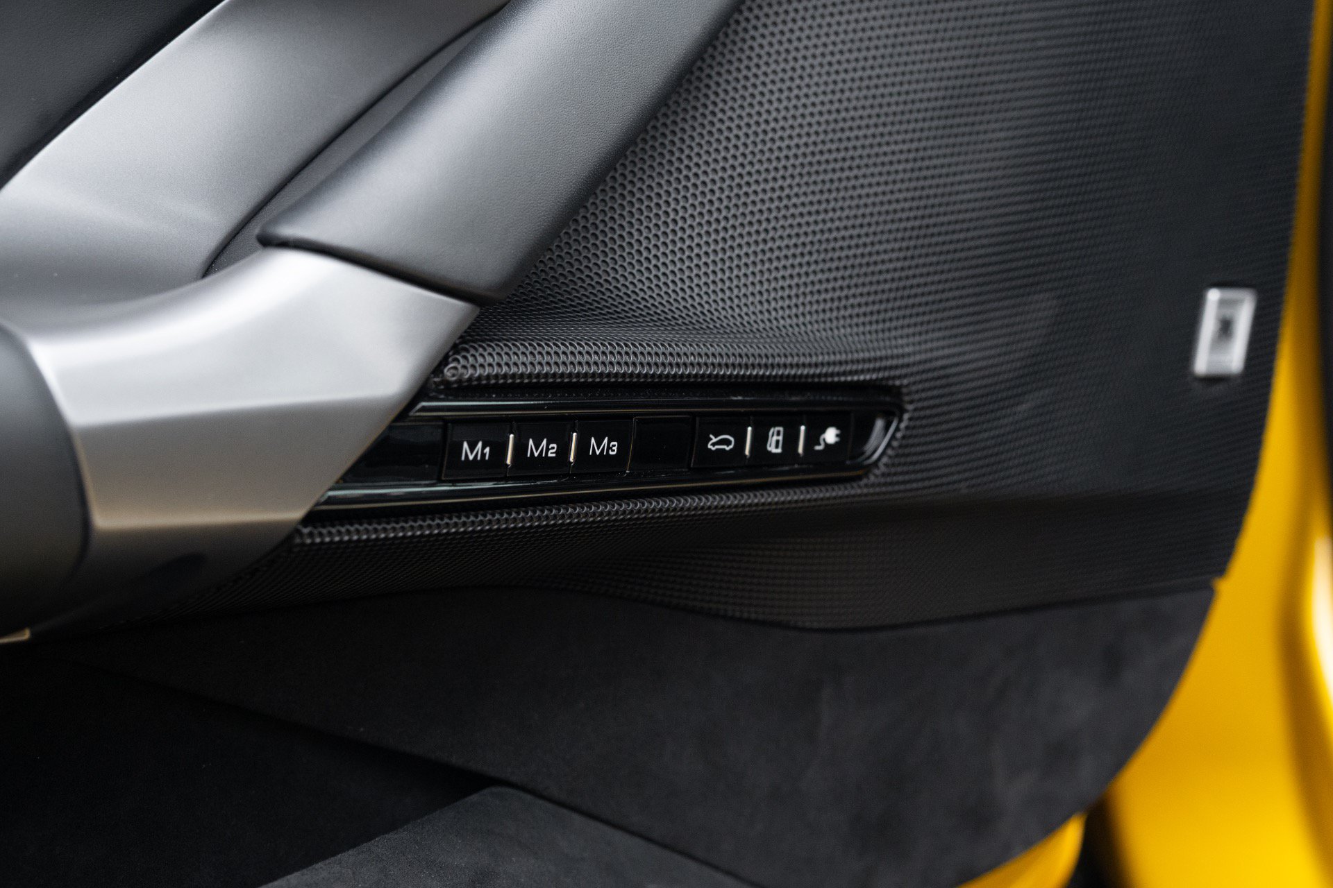 Used 2022 Ferrari SF90 Spider AWD/4WD image 47