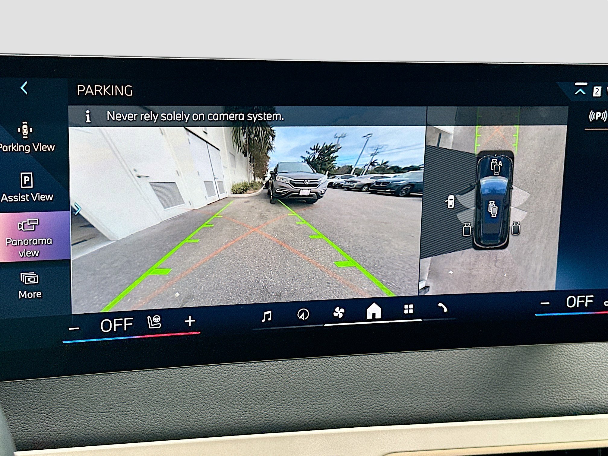 Used 2025 BMW iX xDrive50 w/ Sport Package image 14