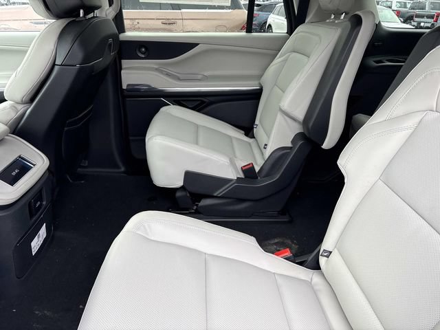 New 2026 Lincoln Navigator L Premier AWD/4WD image 18