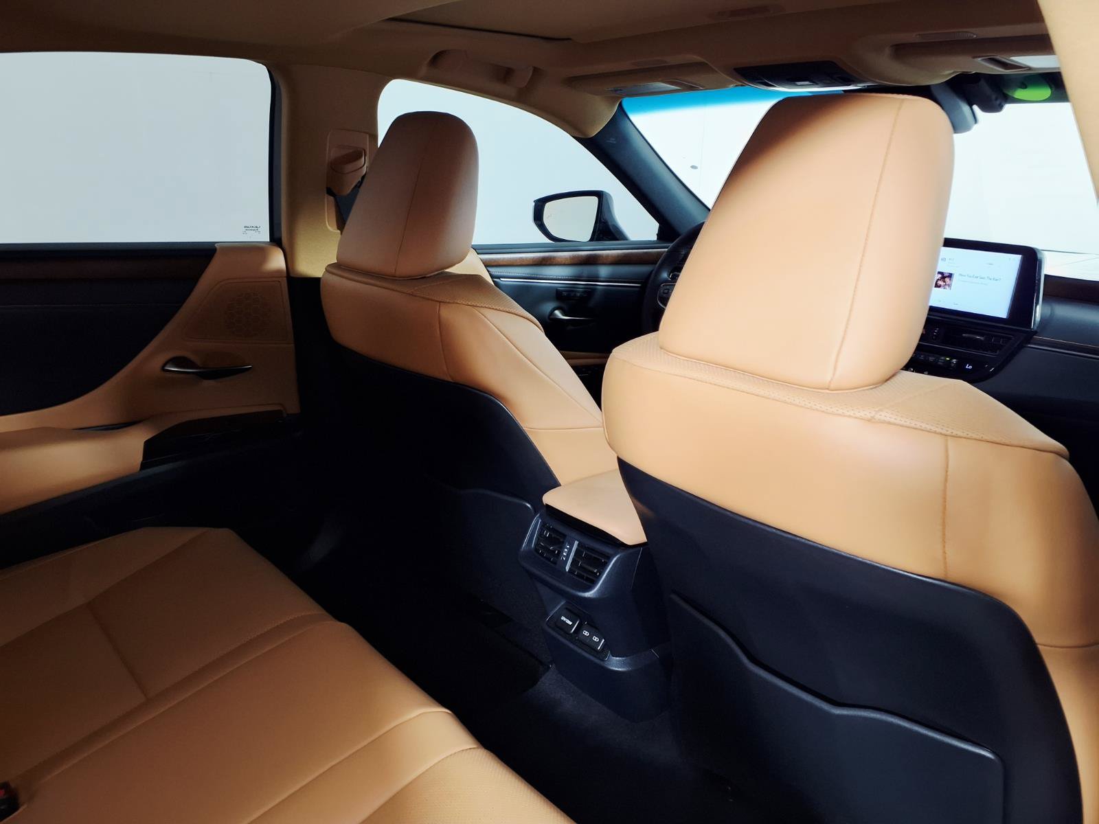 Used 2025 Lexus ES 300h w/ Premium Package FWD image 11