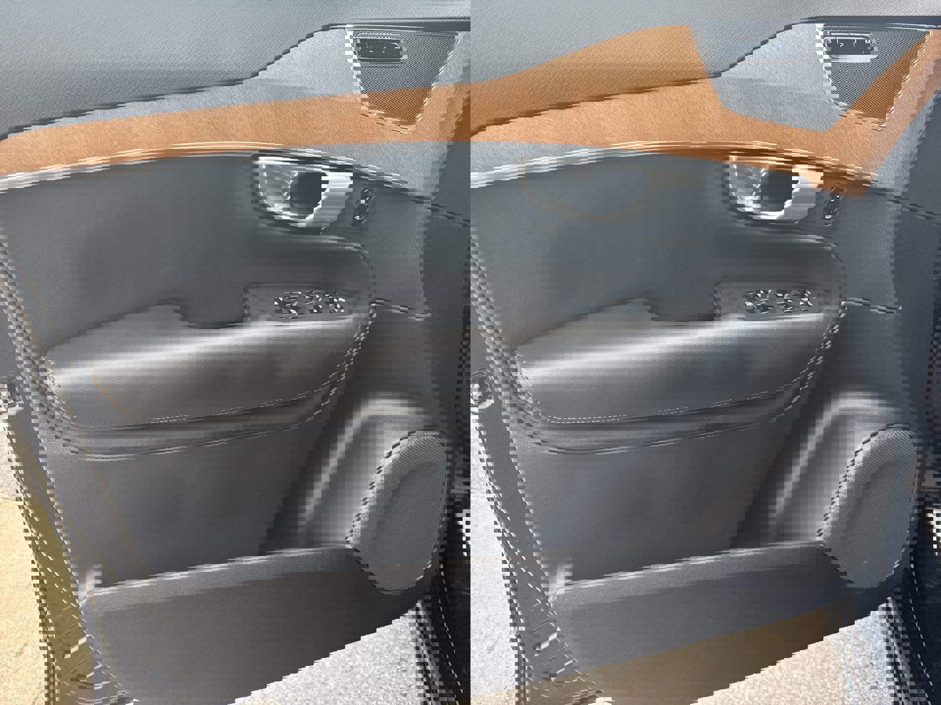 Used 2025 Volvo XC90 T8 Core w/ Protection Package Premier image 22