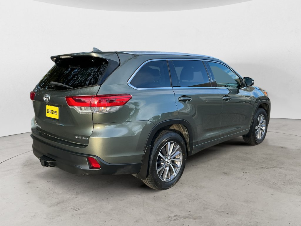 Used 2018 Toyota Highlander XLE AWD/4WD image 8