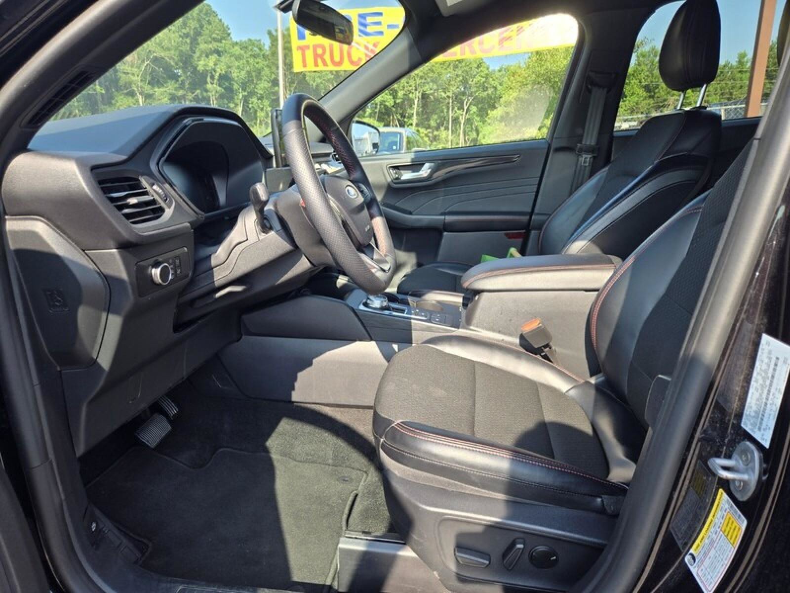 Used 2025 Ford Escape ST-Line FWD image 17