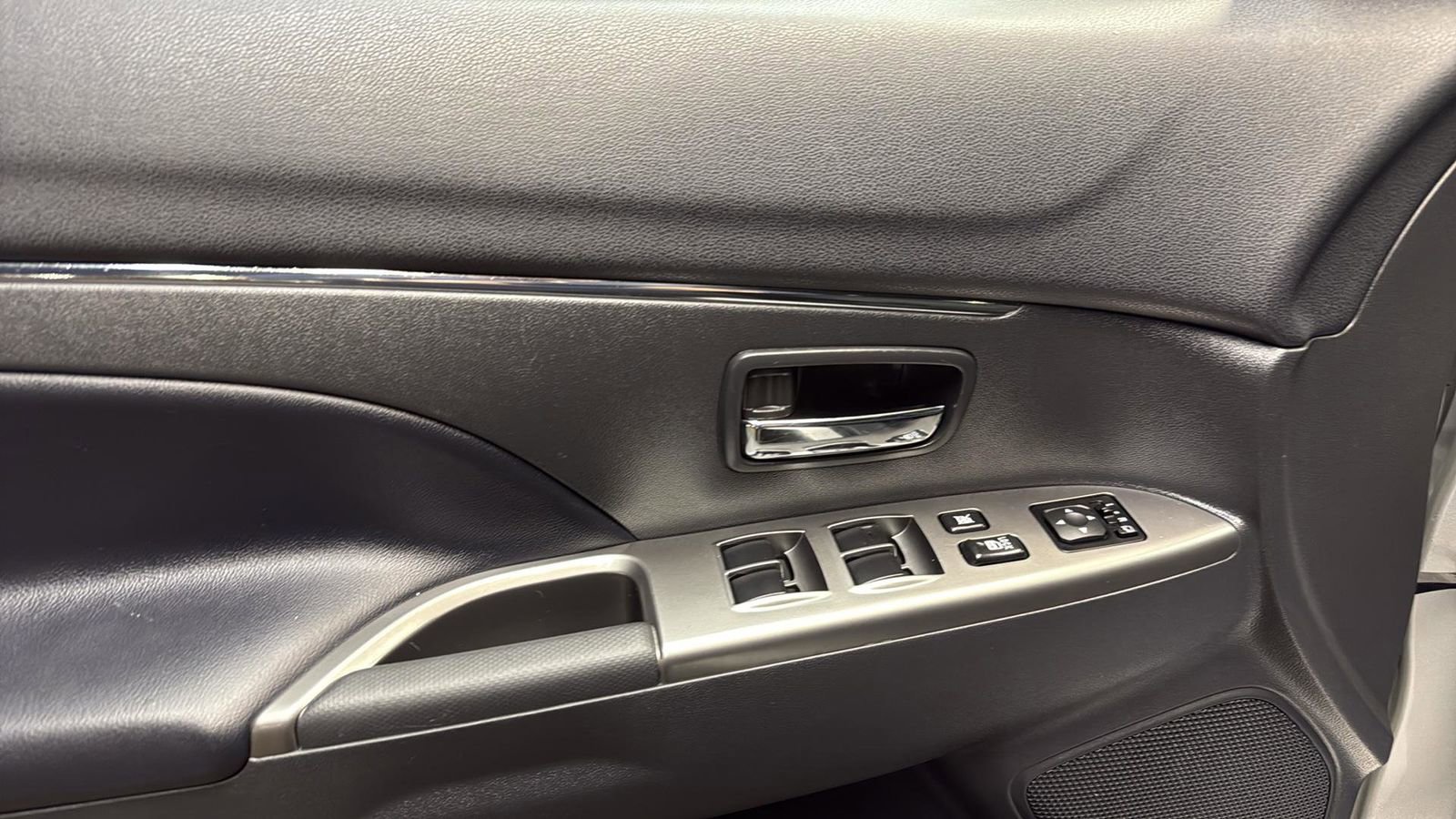 Used 2025 Mitsubishi Outlander Sport AWD image 12