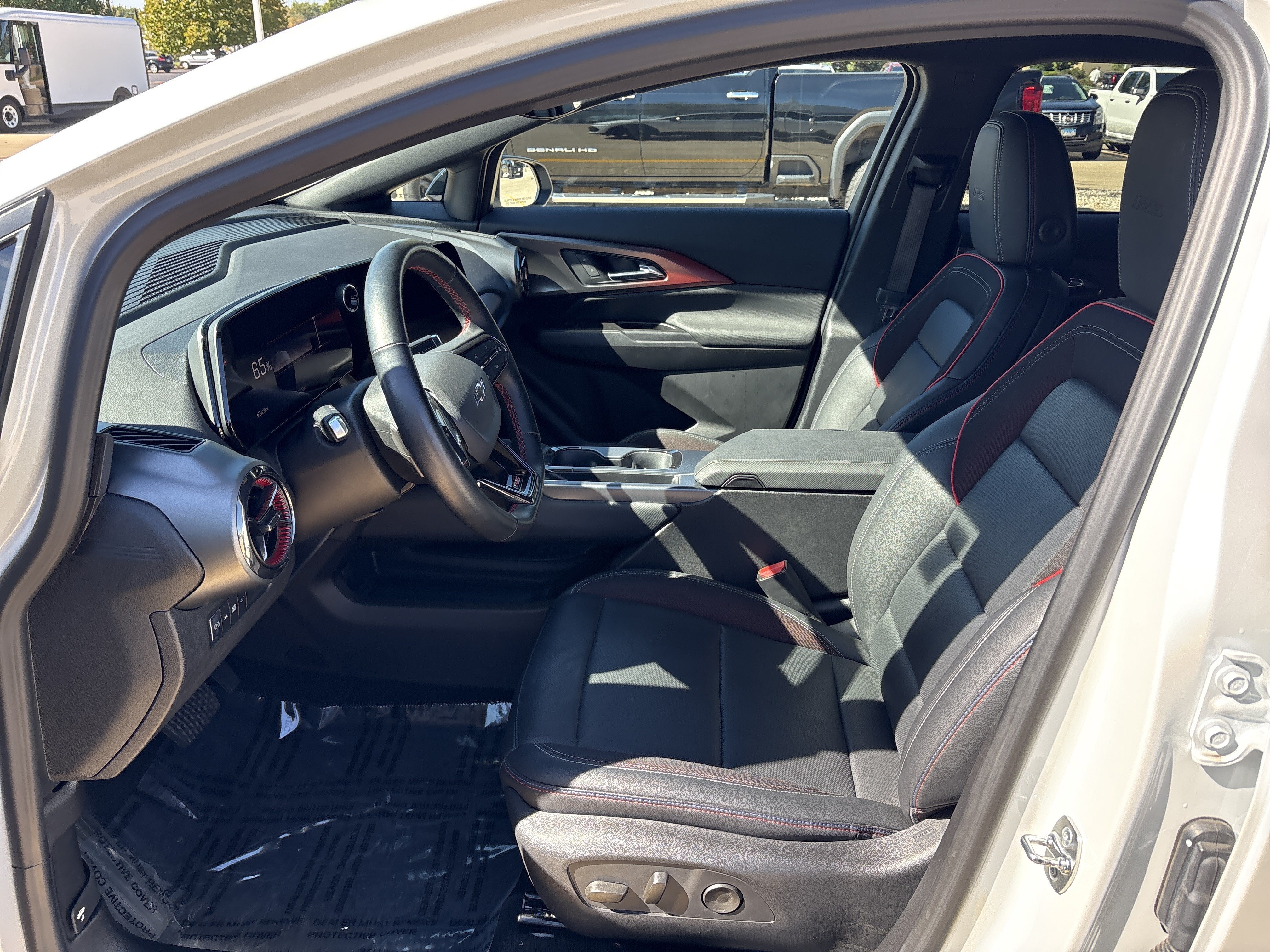 Used 2024 Chevrolet Equinox EV RS FWD image 11